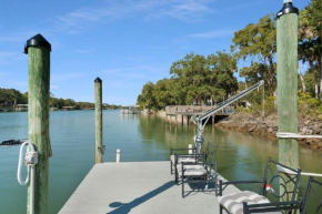 Charming Fishing Cabin Has It All, Full Dock and Summer Kitchen, Access to SUPs, Bikes, Beach Gear